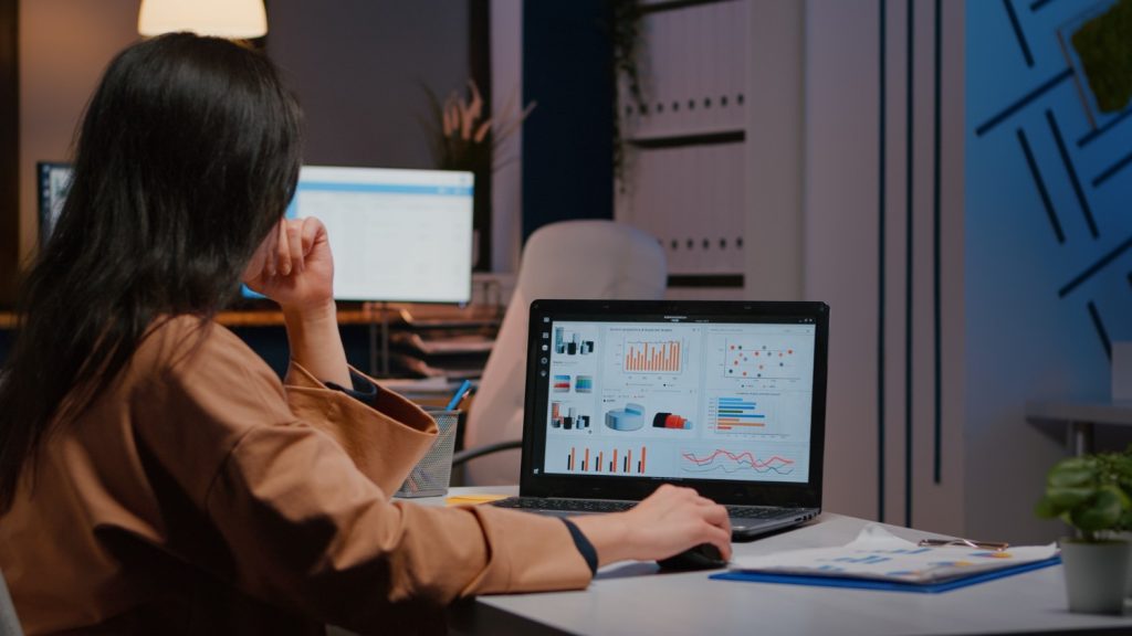 Sementara Data Scientist perlu menguasai